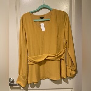 NWT beautiful yellow Ann Taylor top
